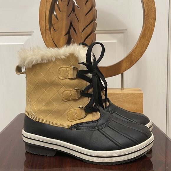 TARGET Faux Duck Lace-up Boots - 9 (blue & tan) - Picture 3 of 8